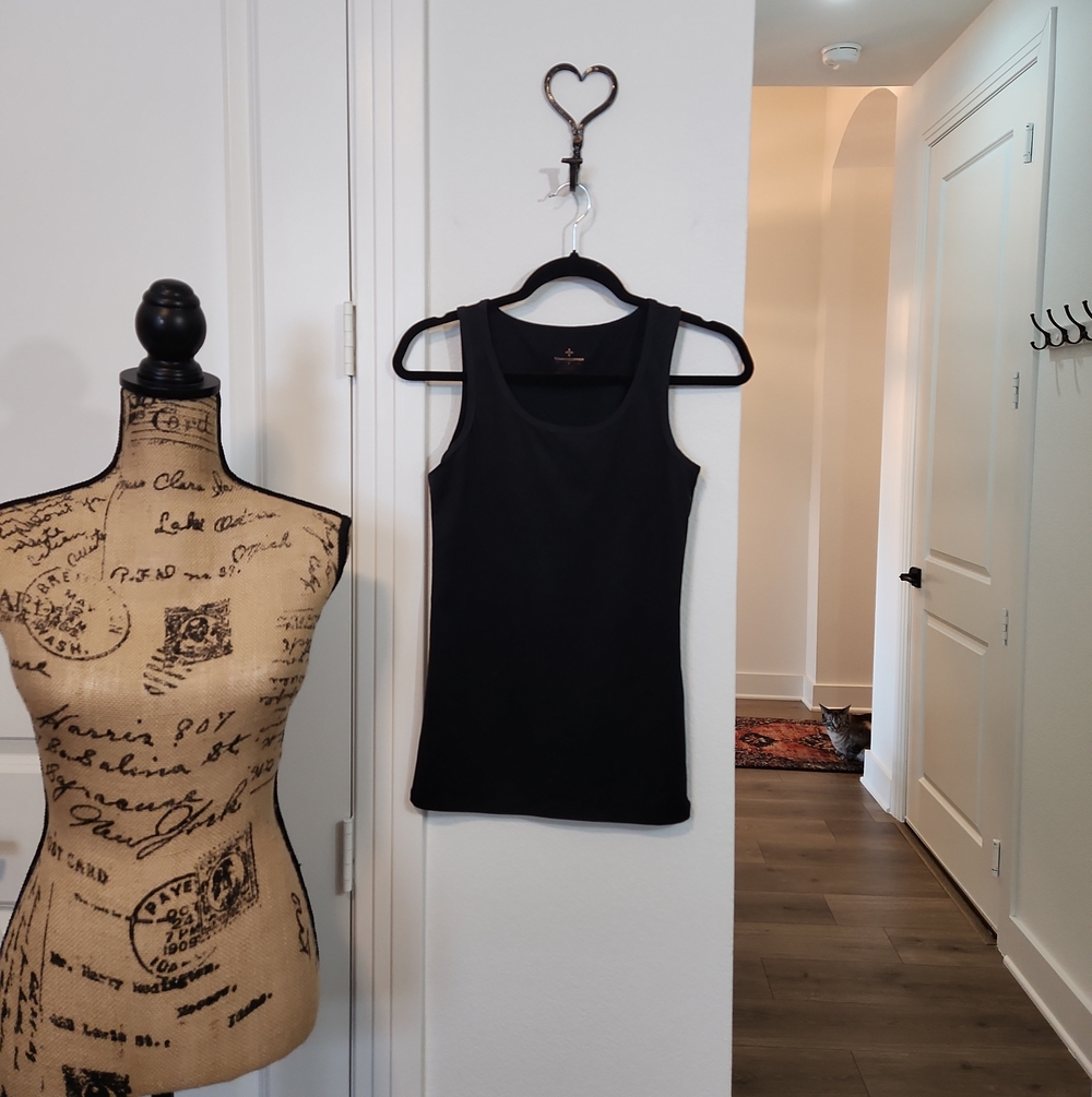 Women's Black Scoop Neck Tank Top — Lightweight Everyday Layer